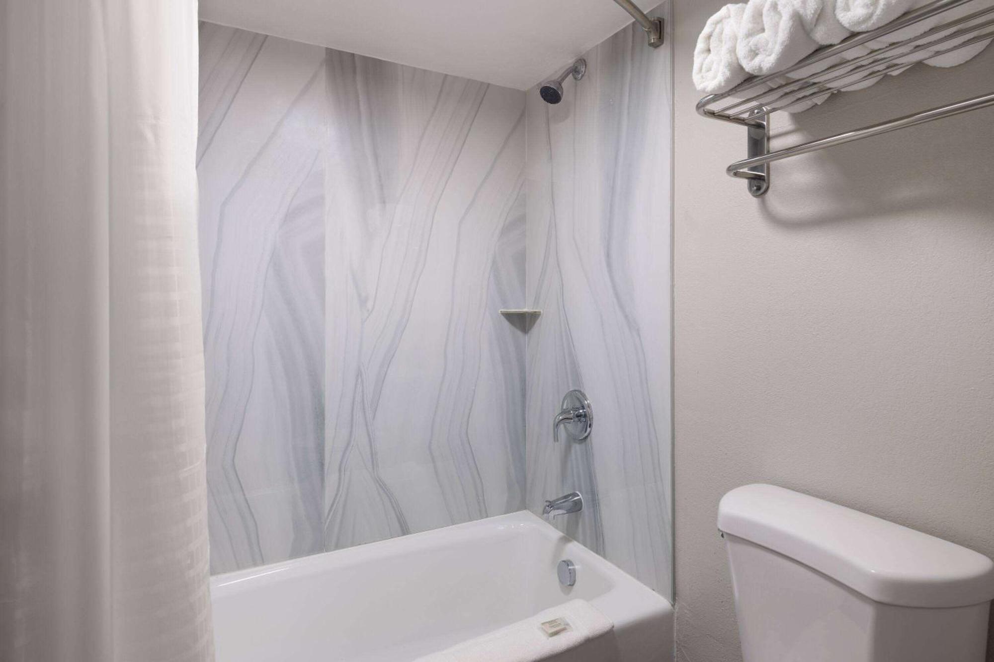 Days-Inn By Wyndham Montgomery I-85 Εξωτερικό φωτογραφία