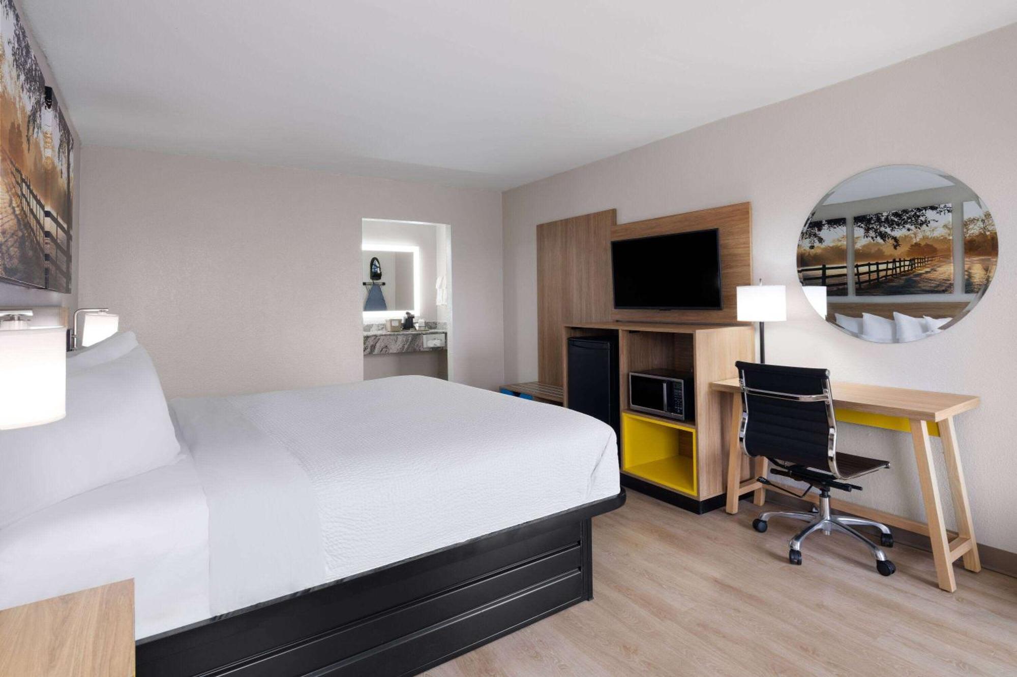 Days-Inn By Wyndham Montgomery I-85 Εξωτερικό φωτογραφία