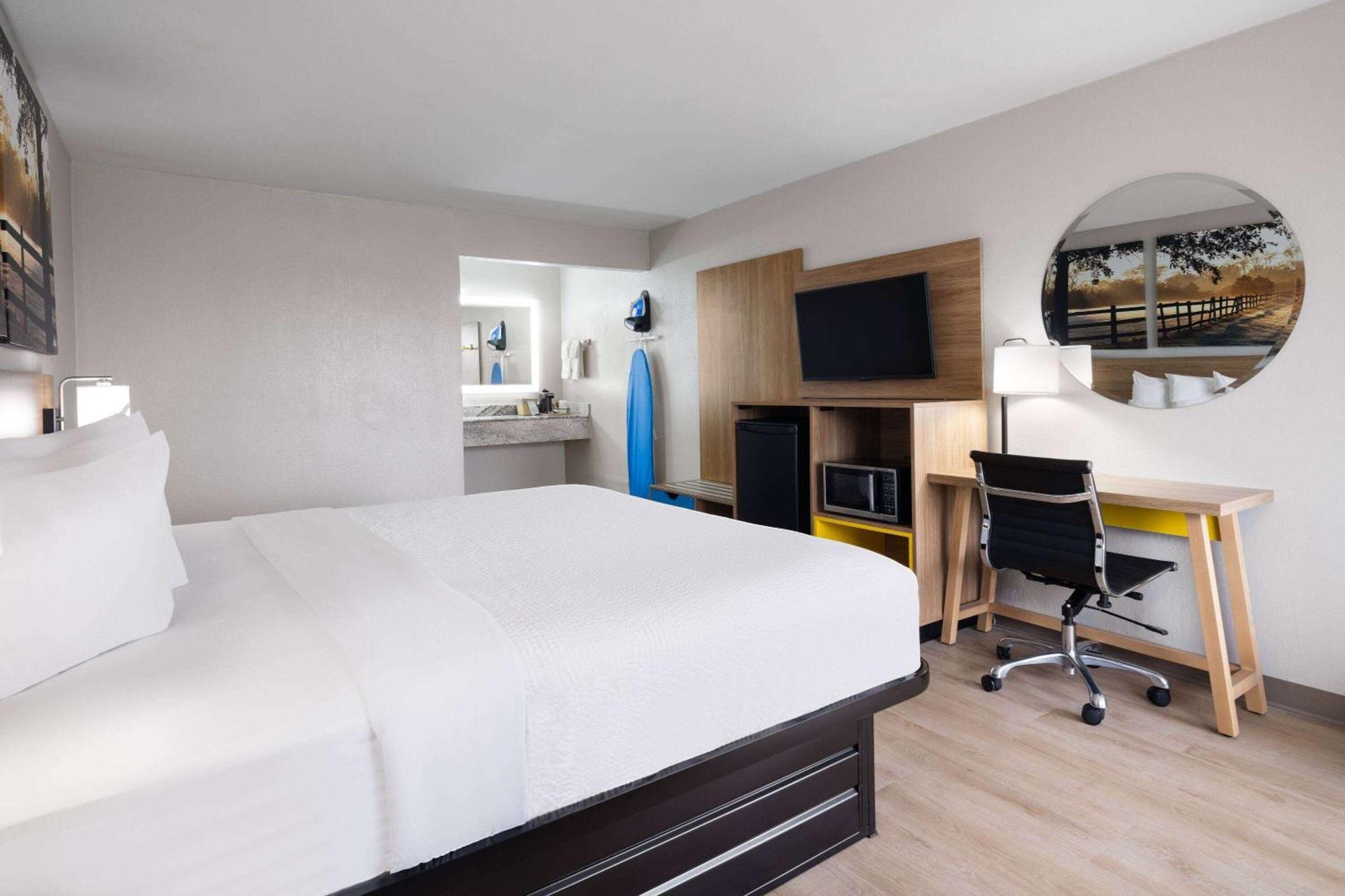 Days-Inn By Wyndham Montgomery I-85 Εξωτερικό φωτογραφία